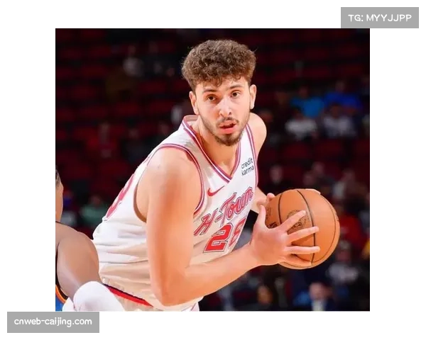 申京被哈尔滕撞到面部倒地裁判回看后未做任何吹罚